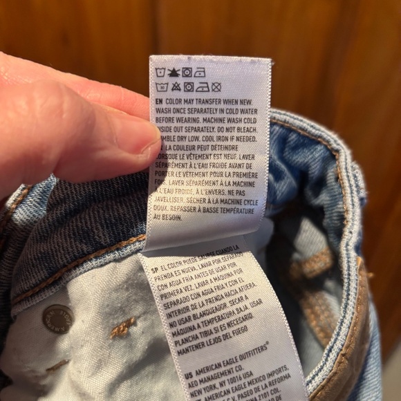 American Eagle Distressed Mom Jeans Size 4 Regular - Picture 7 of 8